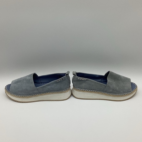 988. DKNY Orza Baby Blue Suede Wedge Sandals NWT Size 9 - Picture 3 of 4